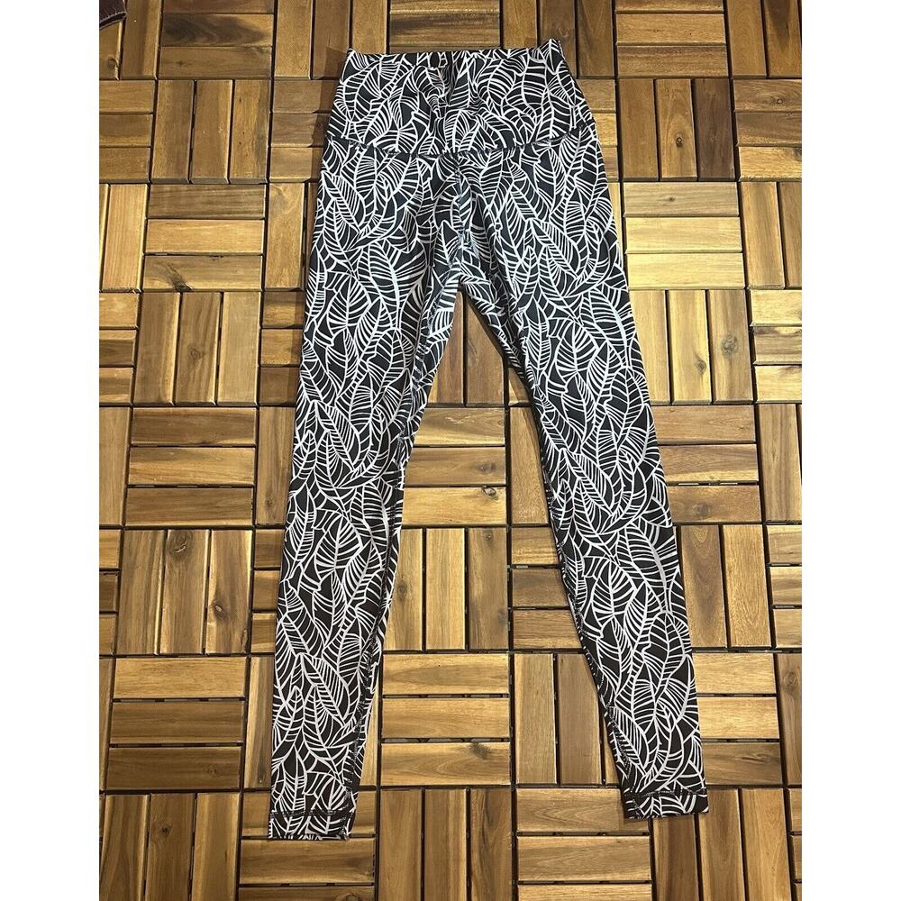 LULULEMON High Times Pant Full-On Luxtreme Posey Black White Size 6 3/4 Length